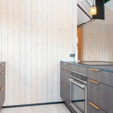 8 Person In Hejls-by Traum *