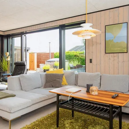 8 Person In Hejls-by Traum 하일스