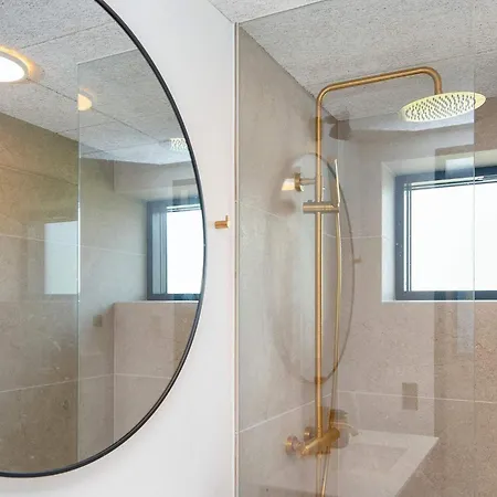 8 Person In Hejls-by Traum *