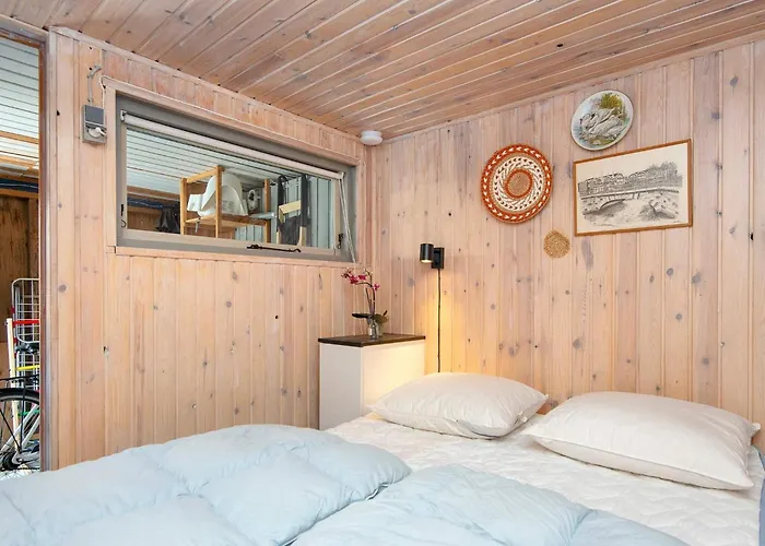 8 Person In Hejls-by Traum
